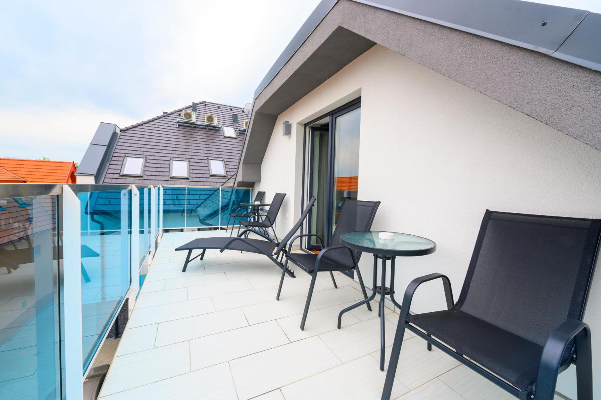 Berill Suites Sarvar Exterior photo